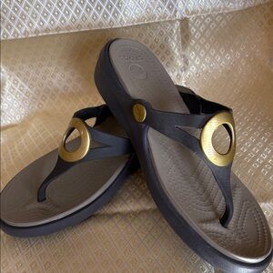 CROCS Women's wedges 1 3/4” heel Sz 7